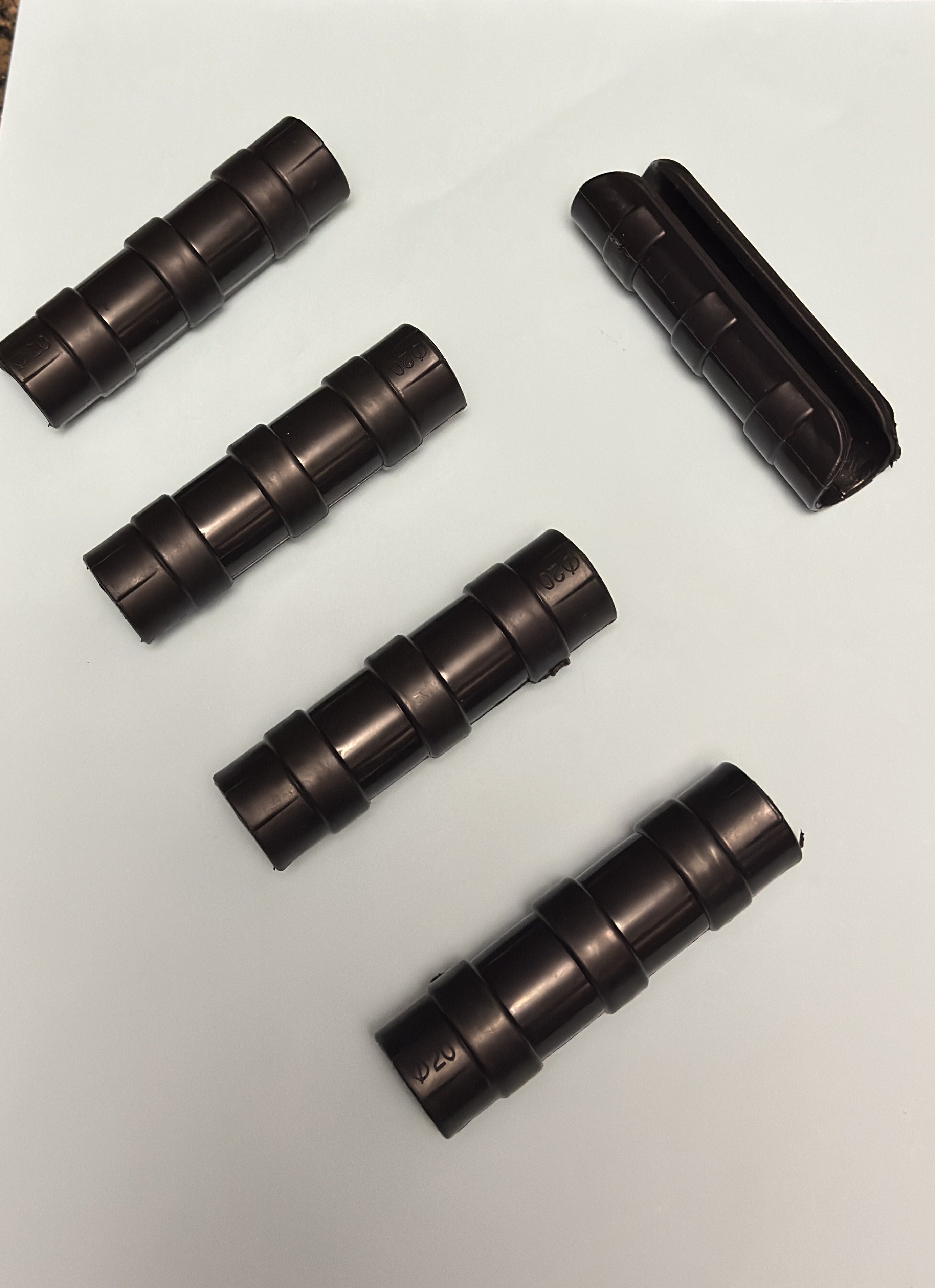 Clips for 1/2 inch PVC pipe, set of 5